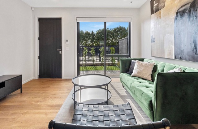 City Fringe Lifestyle - Mangere Bridge Townhouse