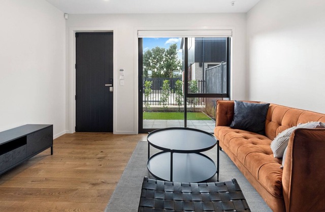 City Fringe Living - Mangere Bridge Townhouse