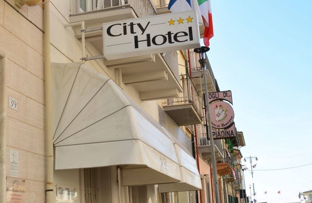 City Hotel