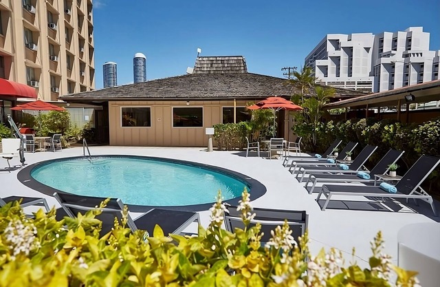 City View Two Queens, 4 Family-Friendly Units, Tranquil Koi Ponds, Sun Deck View