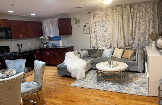 Cityscape Stay near Manhattan