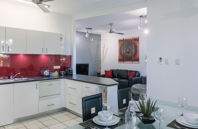 CitySide Apartment - 2 Bedroom with Private Courtyard