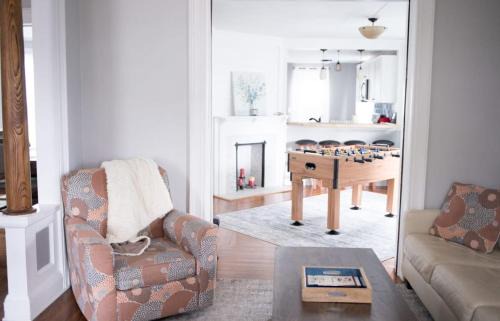 Cityside Escape Spacious with Game Room & Fire Pit