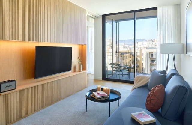 Ciutadella Luxe | Premium 1BR In Barcelona