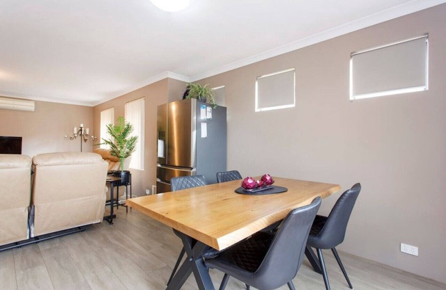 Civic Garden Villa close to Westfield Shopping Centre