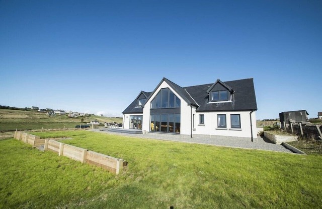 CLACH GORM, pet friendly, with open fire in Stornoway