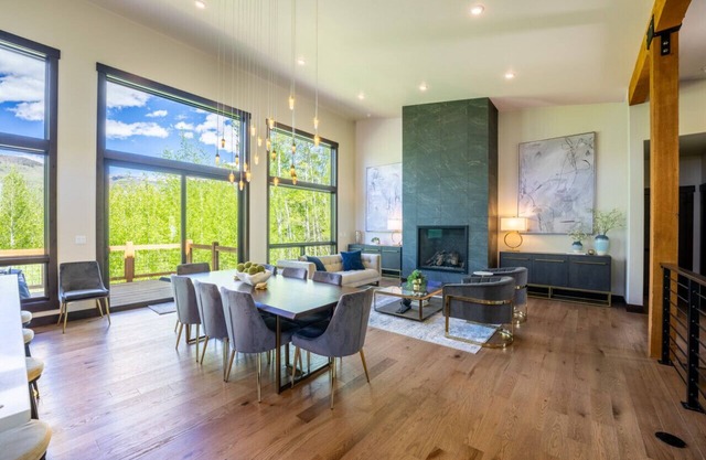 Claret & Blue River Retreat - Luxury Designer Mountain Home