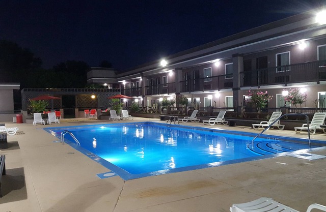 Clarion Inn & Suites Russellville I-40