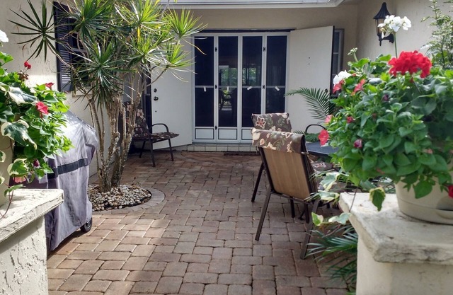 Classic 1700 Sq Ft Villa - Palm Aire Country Club, Sarasota