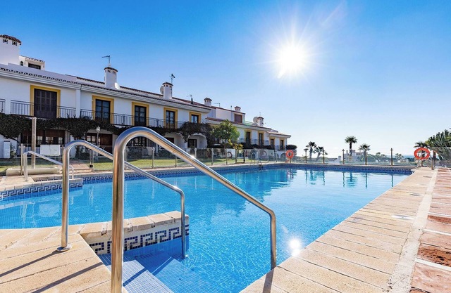 Classic 2 Bed Andalusian Townhouse 500m From Beach
