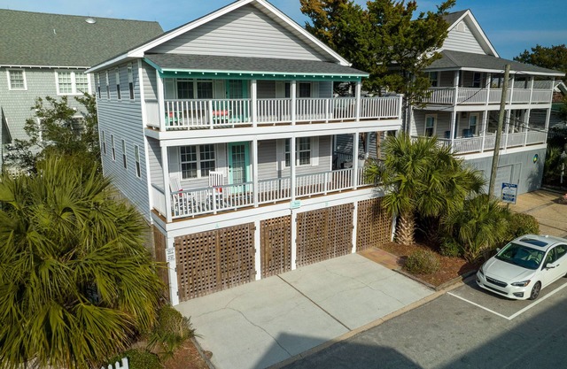 Classic Beach Cottage on Oceanside of Wrightsville Beach -Lower Level