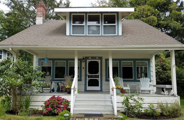 Classic Beach Bungalow - Fall in Love with Cannon Beach!