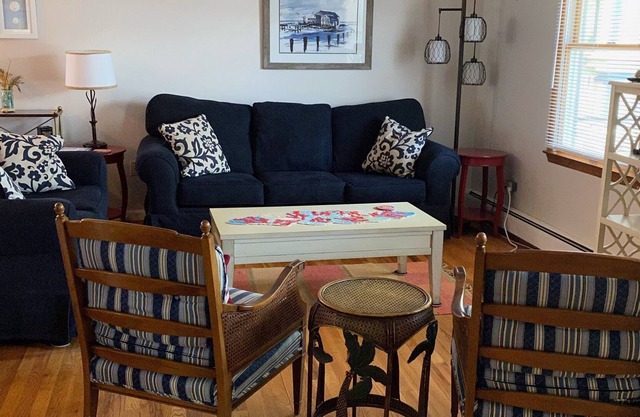 Classic beach house, 4 BDRs, sleeps 10, off street parking, ocean views