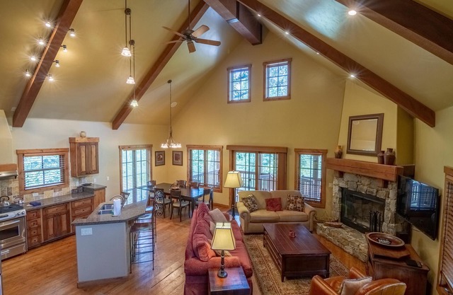 Classic Chalet|Private Hot Tub, Wood Fireplace