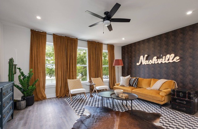 Classic Country - Mins to Downtown - Private Rooftop