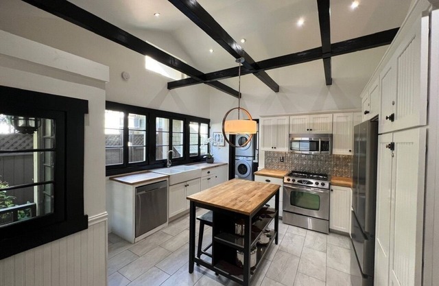 Classic Craftsman in Echo Park Close to Downtown