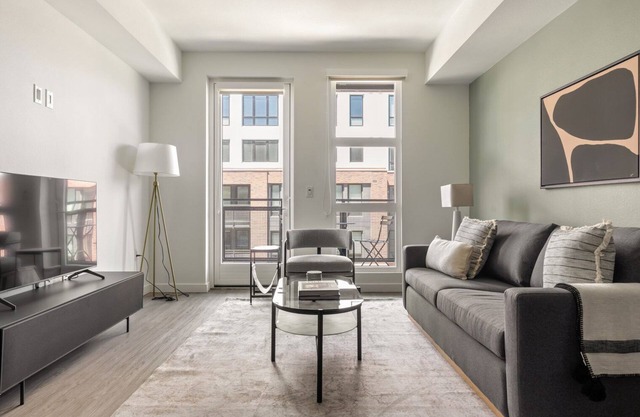 Classic Emeryville 1BR w/Pool, Gym & W/D, walk to Safeway, by Blueground
