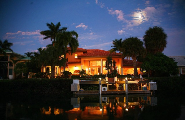 Classic house in the BEST KCB location - Immediate access to open ocean and bay