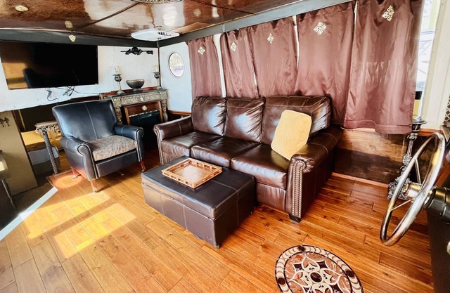 Classic HouseBoat in Tarpon Springs