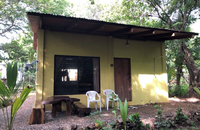 Classic jungle cabin minutes from the beach surrounded by beautiful nature