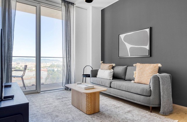 Classic Landstraße 1BR w/Pool & DM, nr U3 Erdberg, by Blueground