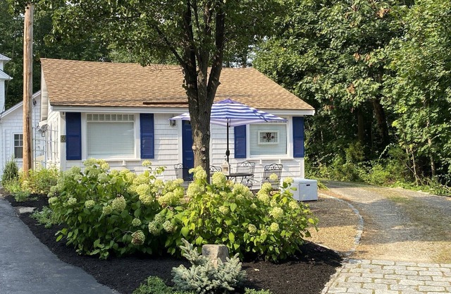 Classic Maine Beach Cottage - In the Heart of Ogt. Village , Walk to everything