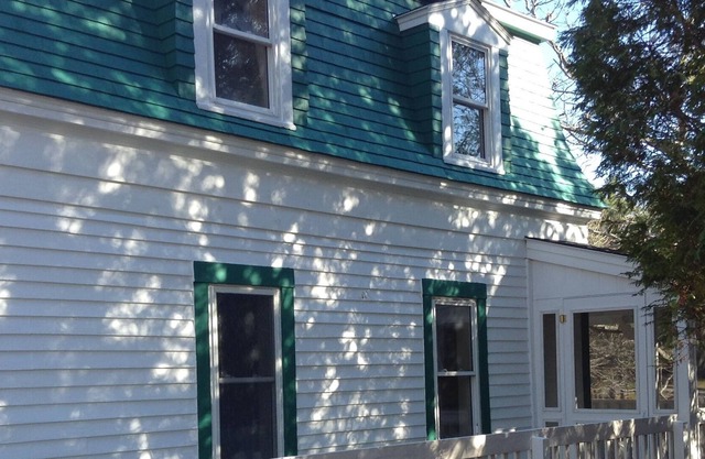 Classic Maine Cottage with Screen Porch