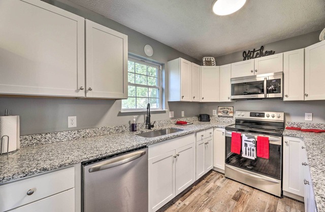 Classic Murfreesboro Home w/Grill & Yard!