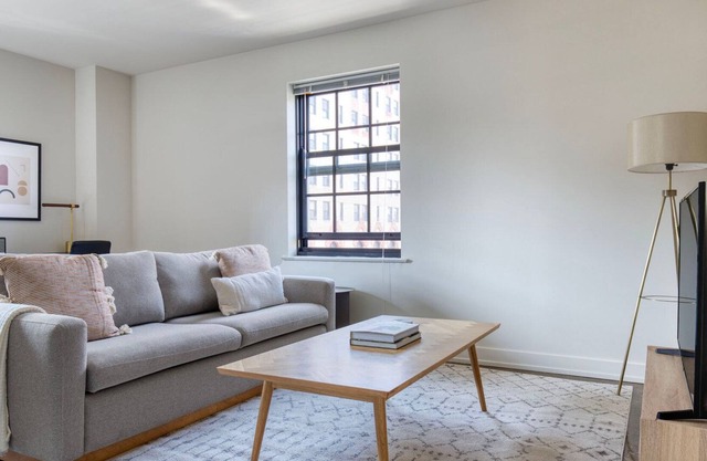 Classic Uptown 1BR w/ Fire Pits & Rooftop, nr L Red Line, by Blueground