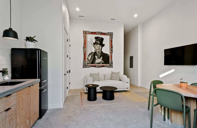 Claudia Hotel - Unit 2 Sense of Calm and Relaxation, Walking Distance