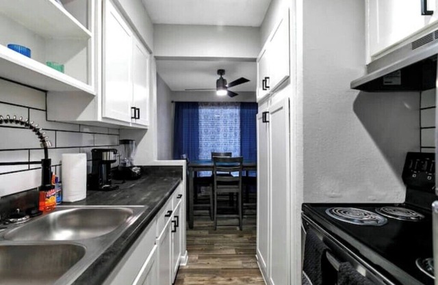 Clean 2 Min To AT&T Stadium Sleeps 8 FREE Parking