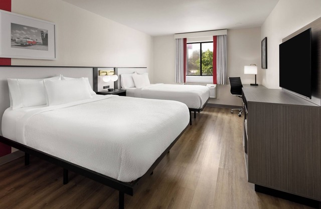 Clean 2 Queen-Bed Room in York just off I-83 Hershey