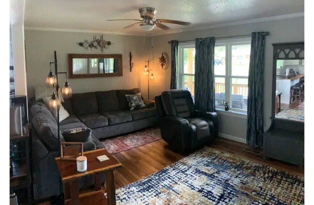 Clean 3 bedroom 2 bath home. Remodeled.