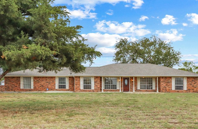 Clean 4-bedroom Ranch on 2 Acres Near City