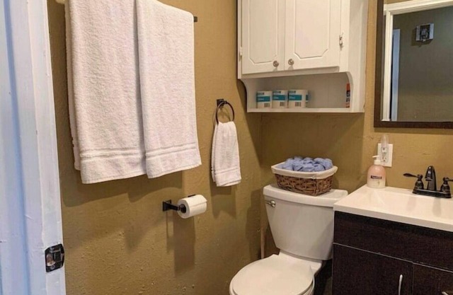 ★Clean&Comfy★3BR/2BA Home★EZ access to Loop289/I27