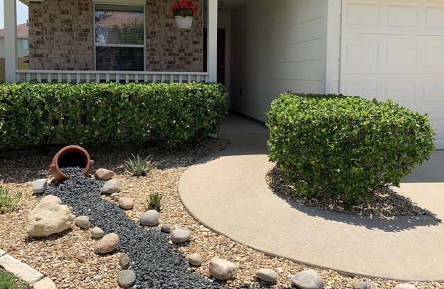 Clean cozy home in South College Station!