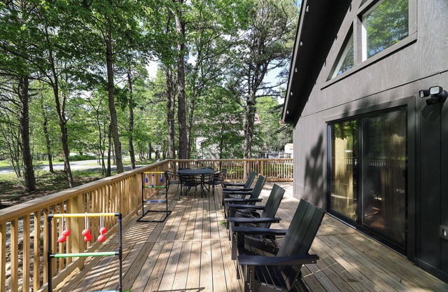 Clean Fresh Bright and Beautiful Chalet for Year Round Fun!