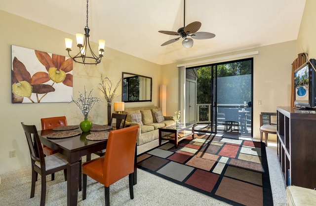 CLEAN, MAUI FAMILY OWNED, PRIVATE, TOP FLOOR, Lots of amenities, Oceanview!