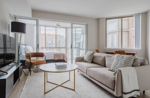 Clean Mount Vernon 1BR w/Gym & Pool, near Arena & Museum, by Blueground