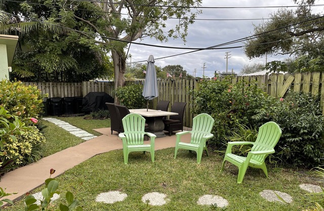 Clean, Quiet - Centrally Located Near Airport And Downtown