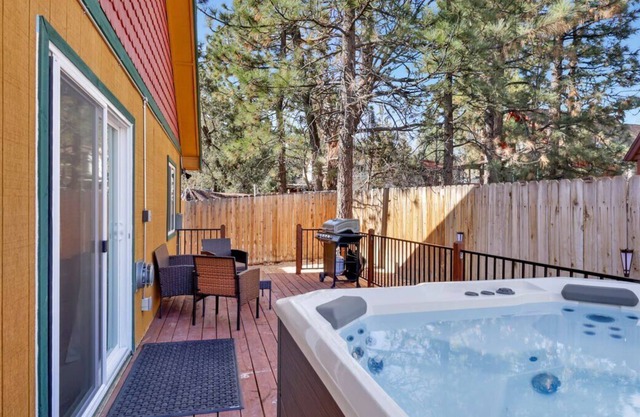 Clean Slate by Big Bear Vacations | Hot Tub | Pets Welcome | Fenced | Minutes To Activities