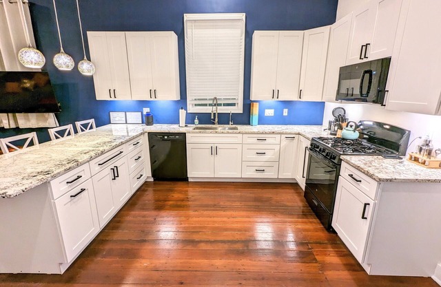 Clean Spacious 2BR Near Frenchmen, French Quarter Pet-Friendly!
