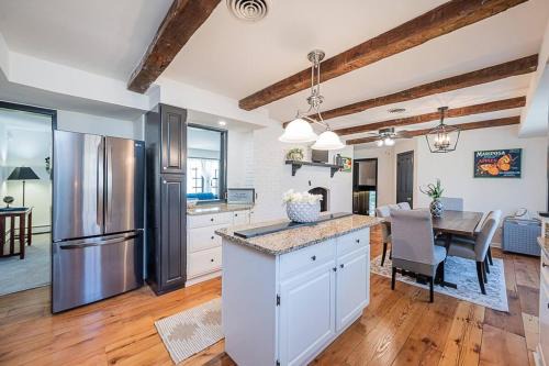 Clean & Spacious Modern Farmhouse