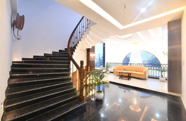 Click Hotel Narayana
