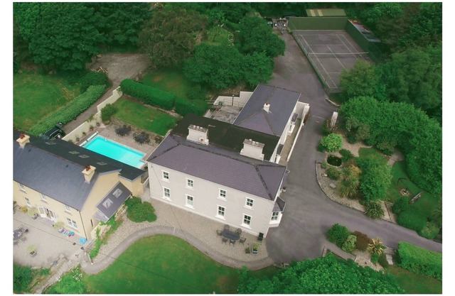 Clifden's premier holiday home with heated pool + sauna - sleeps 24