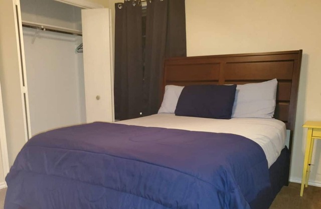 CLOSE TO ALL ENTERTAINMENT AND VENUES IN DALLAS Minutes from Downtown Fort Worth
