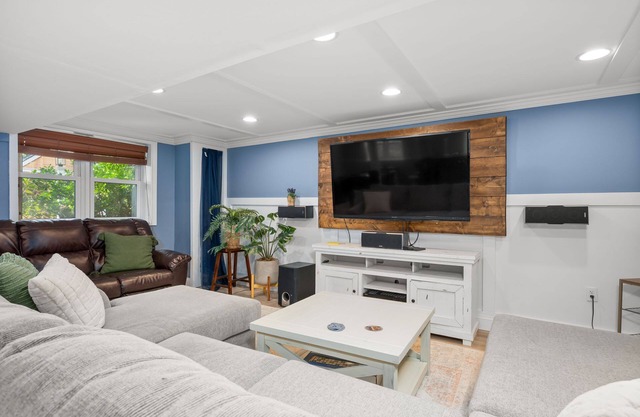 Close to Beach Long Pond and Bike Trail AC WiFi Game Room with Bar