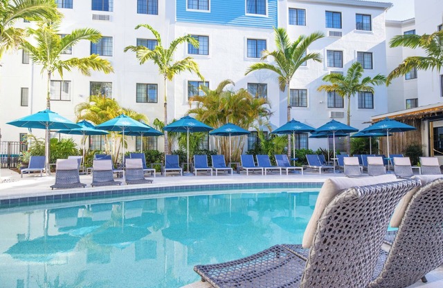 Close to Beaches w/Breathtaking Sunsets | Perfect for Couple | Outdoor Pool
