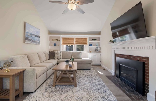 Close to Craigville Beach, Private Patio and Backyard!