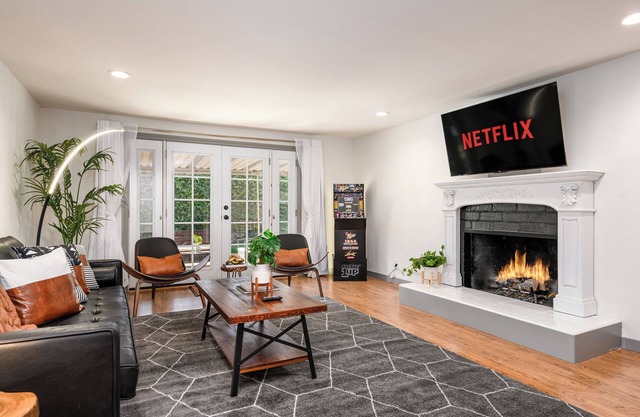 CLOSE to Disney Cozy 4BR Entertainer + Arcade n